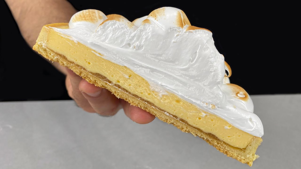 Tarta Sablé con Crema de Limón  y Merengue Suizo / Sable Tart with Lemon Cream and Swiss Meringue.