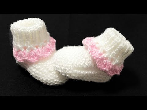 Easy knit baby booties in various sizes for boys and girls