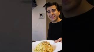 めちゃめちゃシンプルなアーリオオーリオペペロンチーノの作り方【Spaghetti Aglio Olio e Peperoncino】 #Shorts