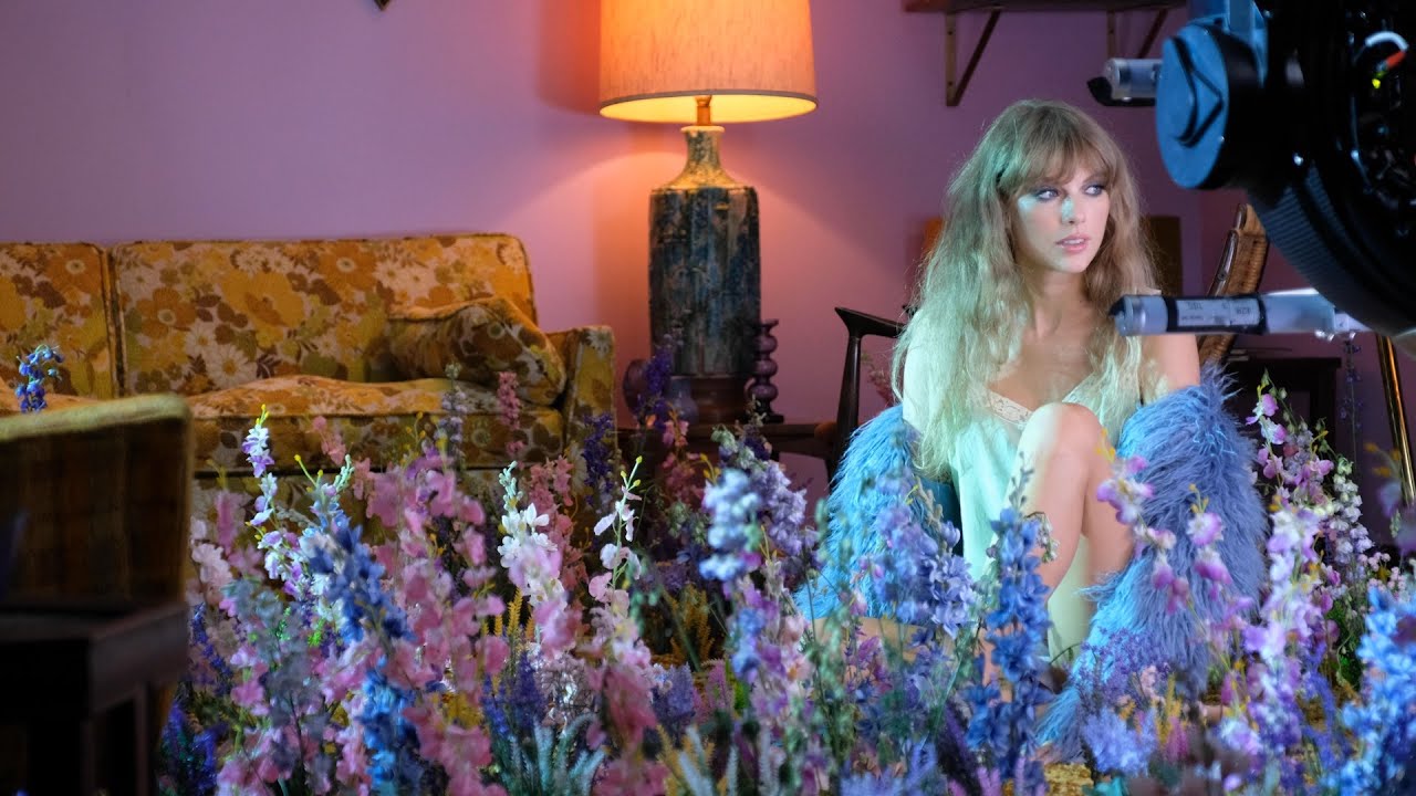 ⁣Taylor Swift - Lavender Haze (Behind The Scenes)