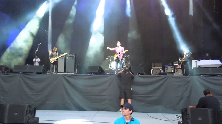 Arctic Monkeys - Knee Socks ft. Josh Homme live @ Austin City Limits