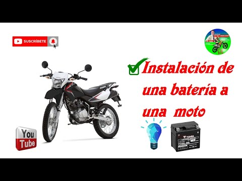 Instalación de batería en una moto Honda XR125 L