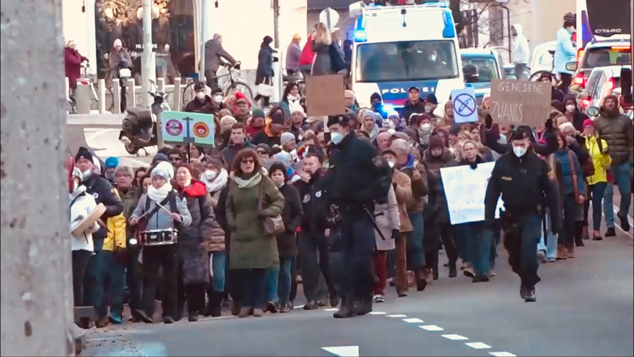 Thousands march in Vienna against COVID measures before lockdown