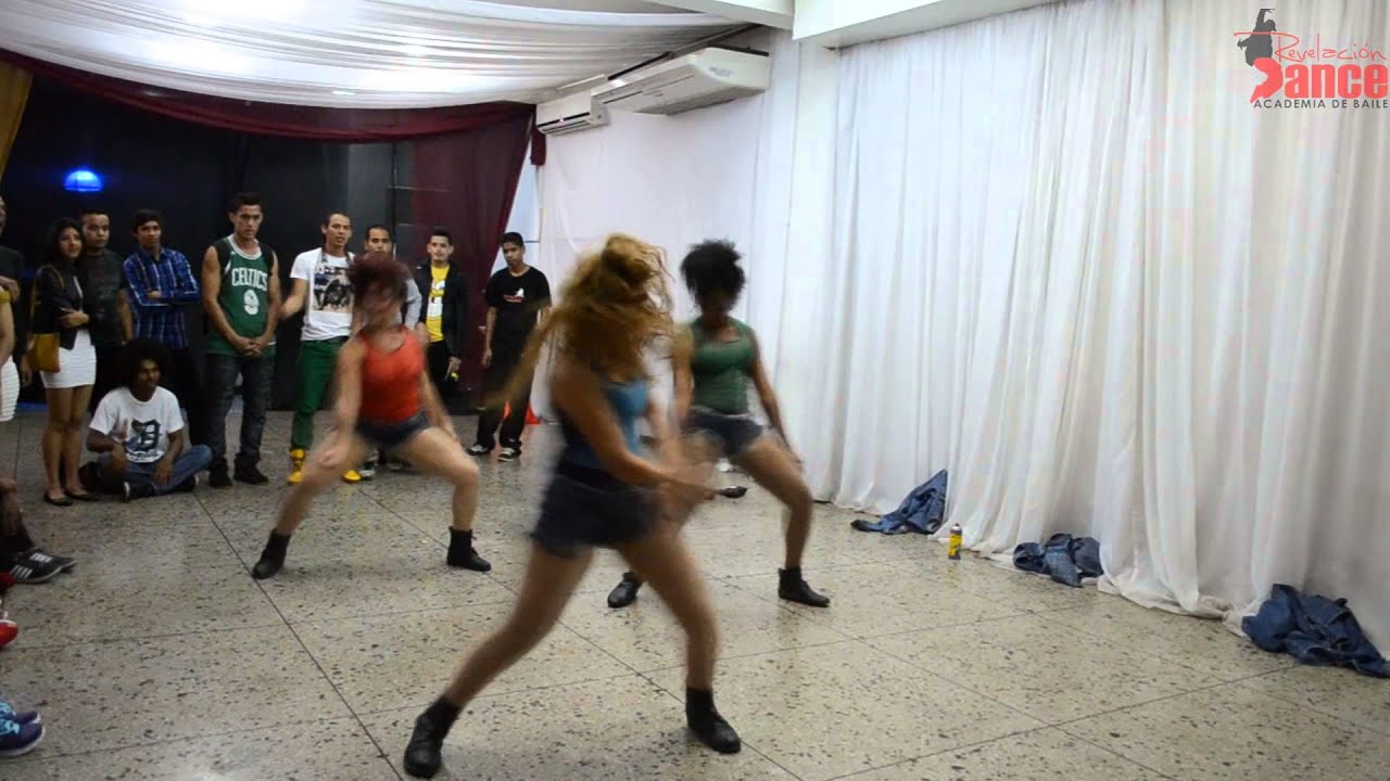 BOMBONES crew Trabajadoras "Revelación Dance" en fiesta fin de año generación salsera