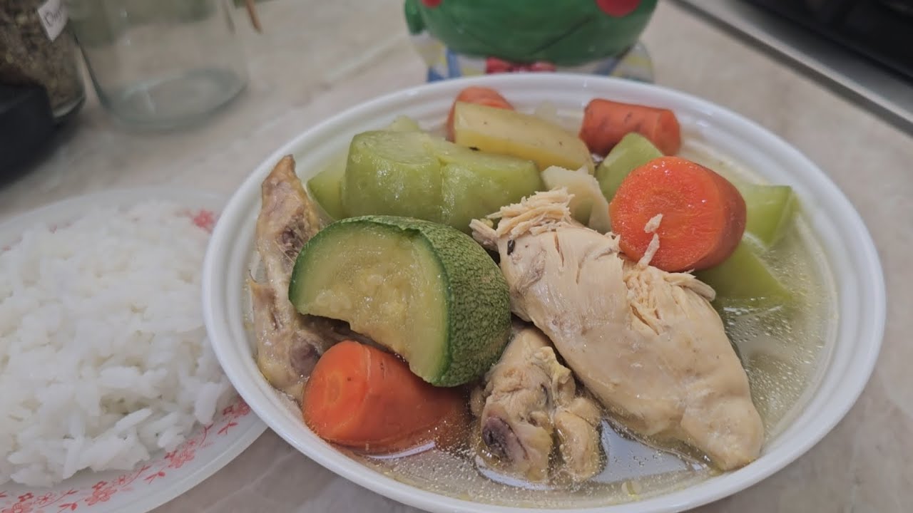 CALDO DE POLLO CON VERDURAS 