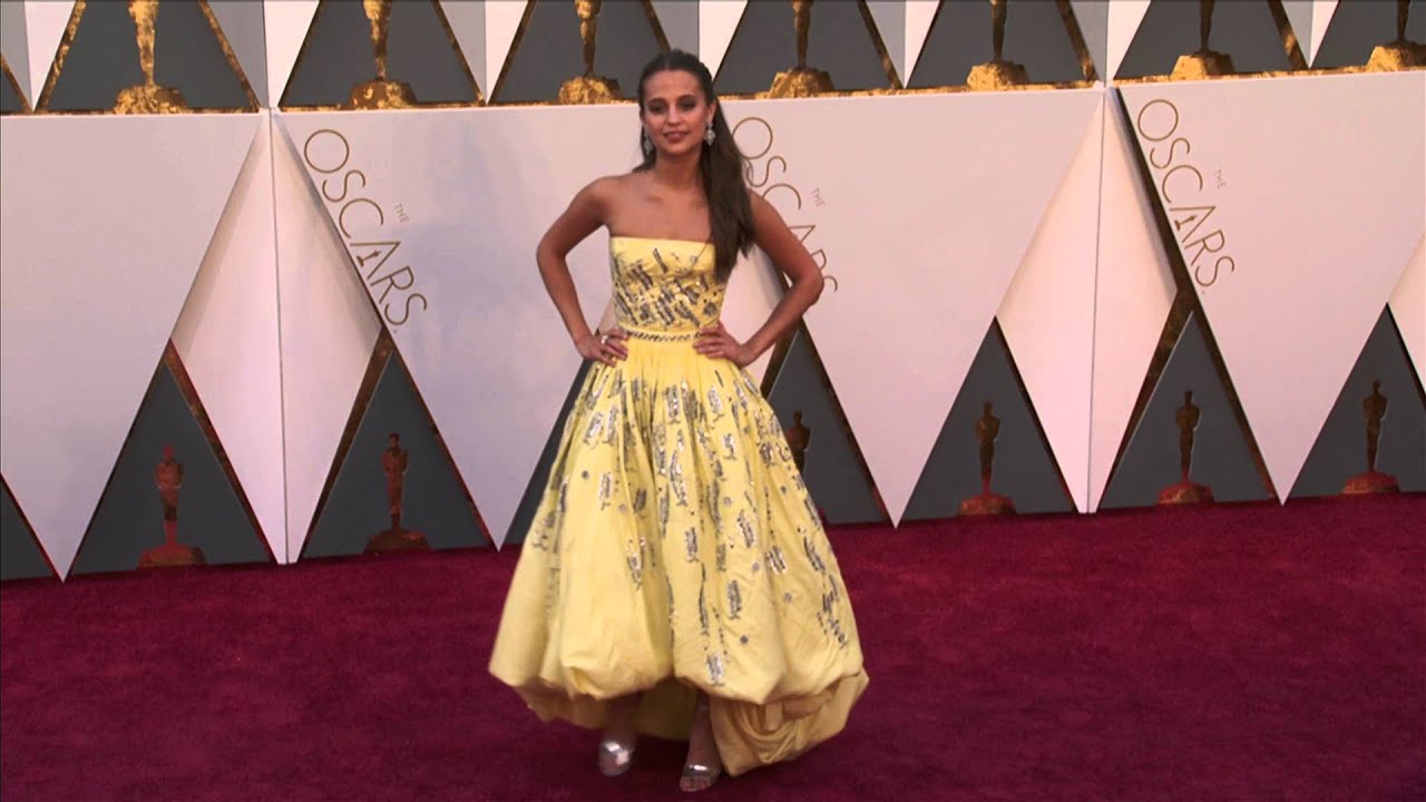 Oscars 2016: Alicia Vikander Leads The Red Carpet Arrivals At The Academy  Awards