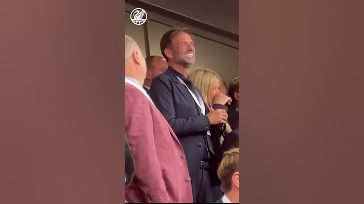 Jurgen Klopp joins in singing Mo Salah's song with Liverpool fans!