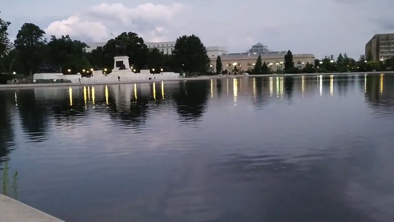 Capitol reflecting pool 