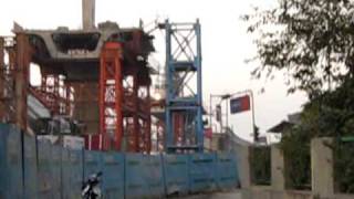 Jan 2010: Delhi Metro - Line 6 - Moolchand Station + Signature bridge