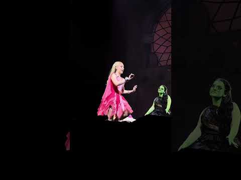 Bel Barros como Glinda
