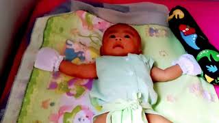 Mainan bayi murah meriah bikin anteng, ganti popok bayi sambil bermain