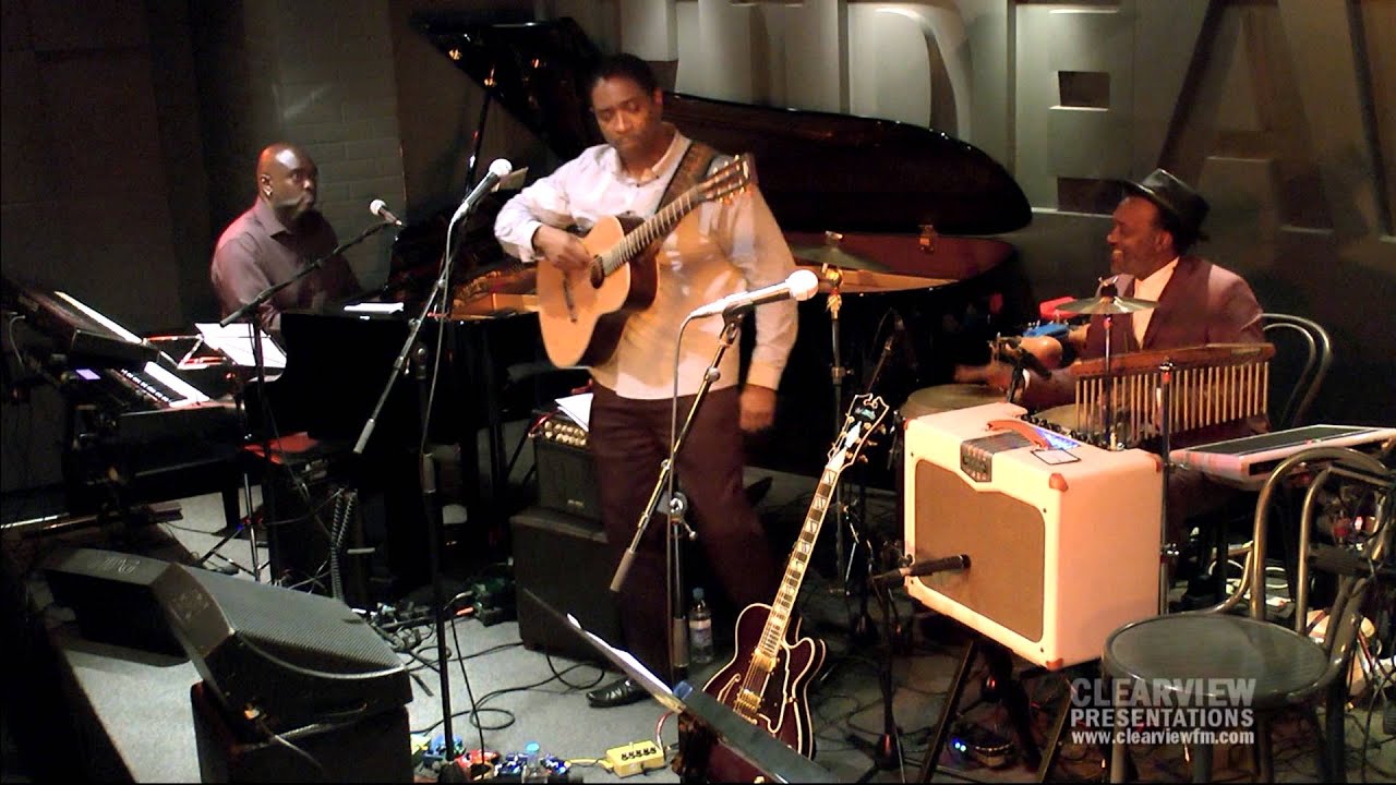 Ciyo Brown Live Performing 