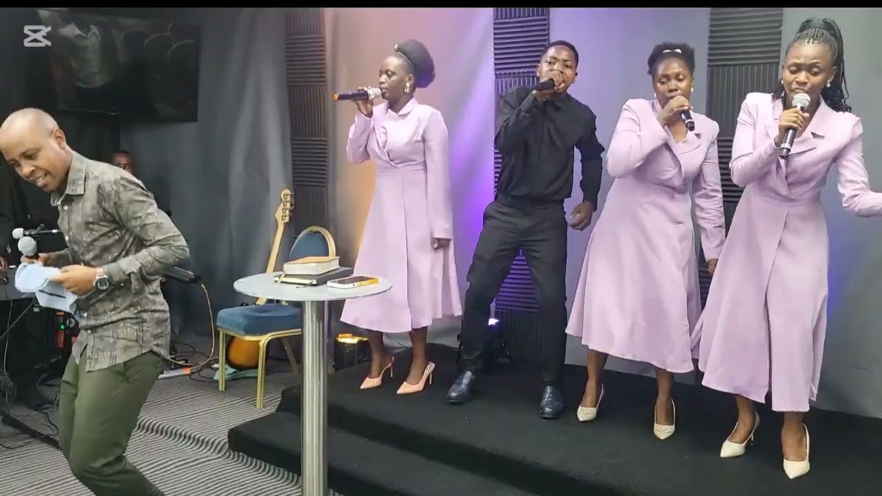 Omulwanyi Abeera Mulwanyi | A praise  Moment with Minister Innocent.