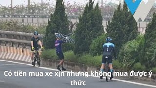 Có tiền mua xe xịn nhưng không mua được ý thức