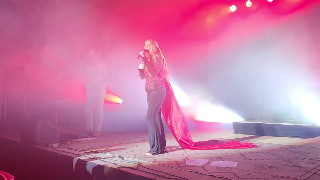 Gabby Barrett - I Hope - Effingham, IL