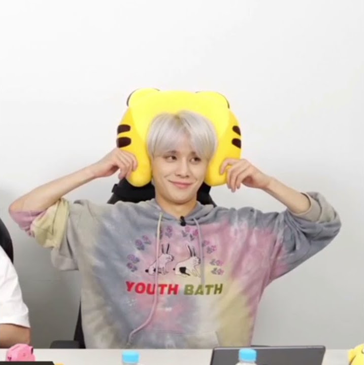 sad jungwoo moments on huya tv