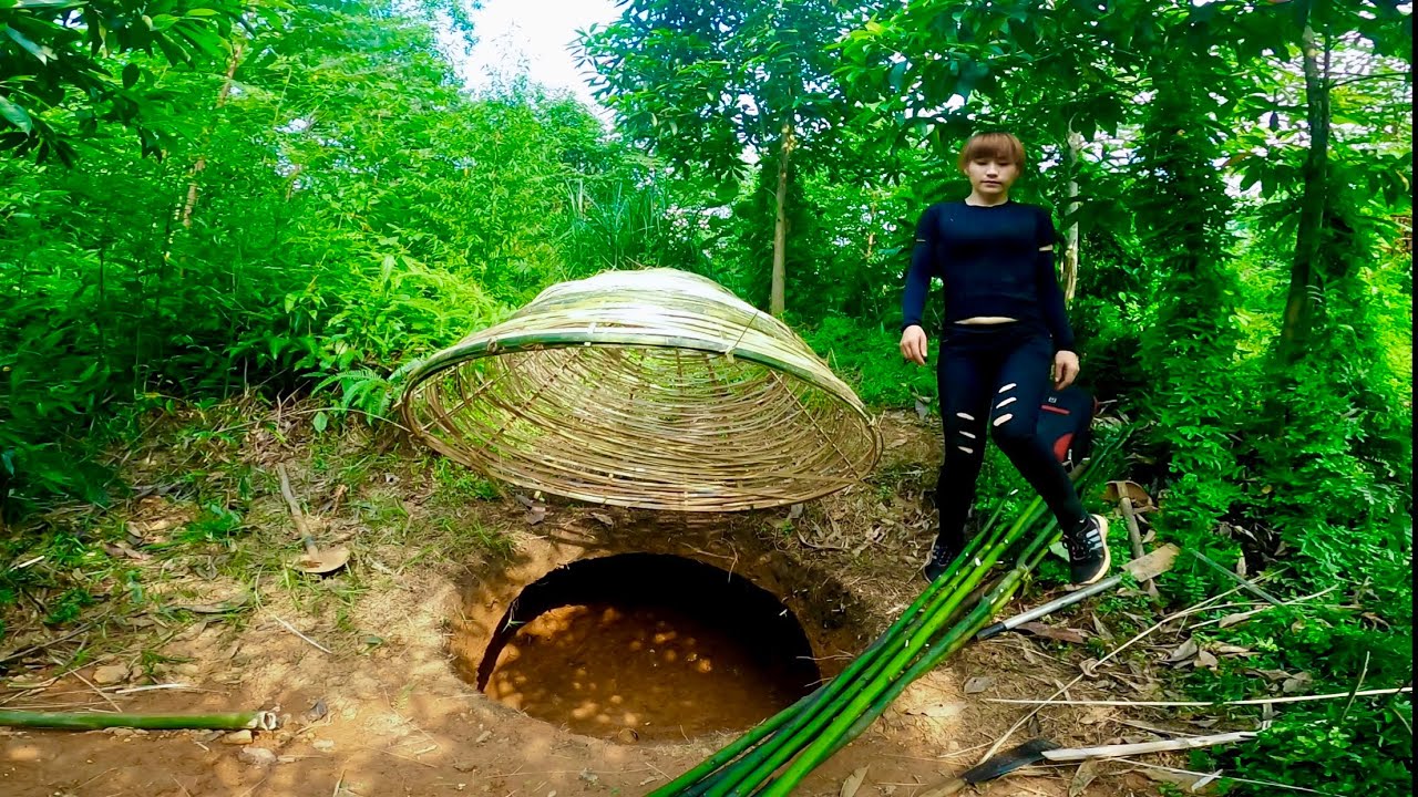 The girl built an underground shelter and survived alone in the forest ...