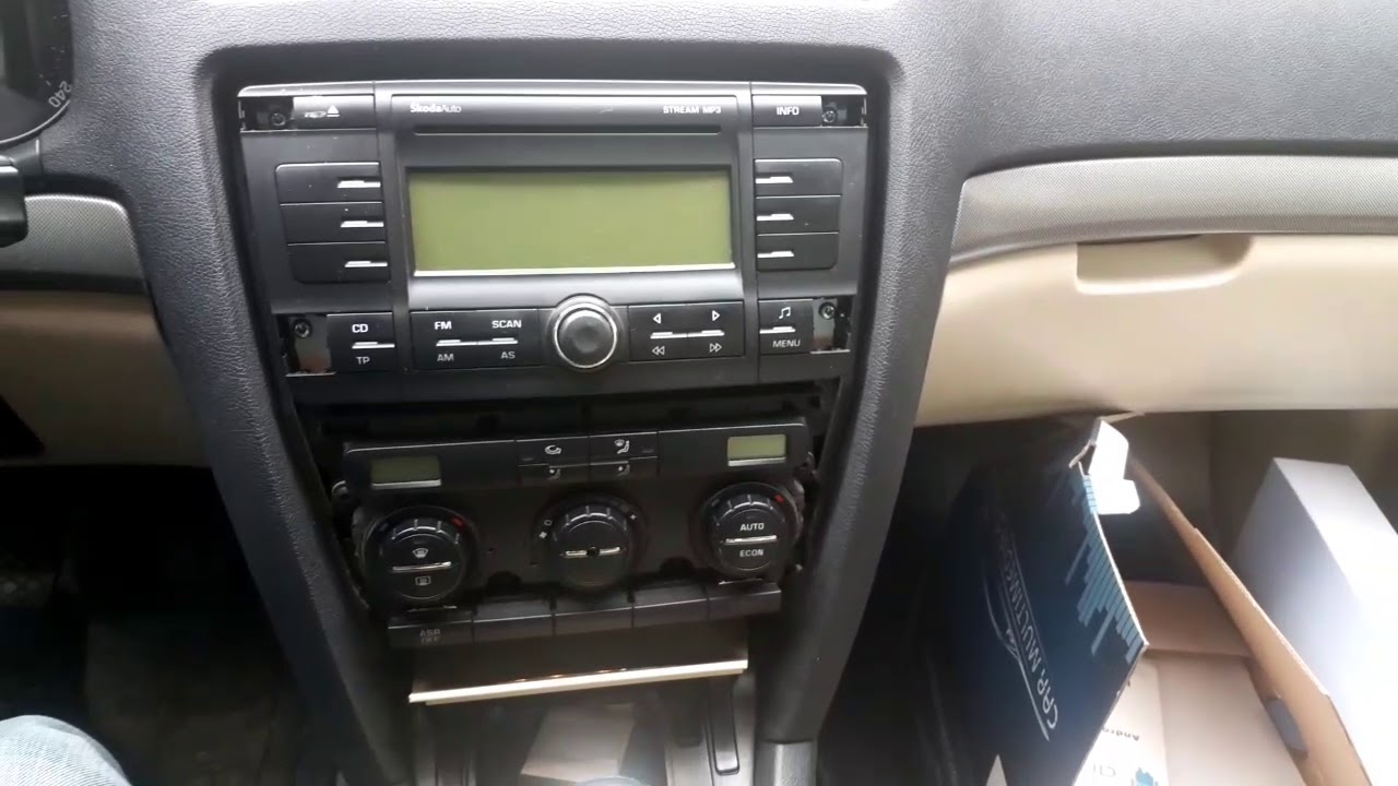Isudar Car Multimedia player Android 8.1 GPS 2 Din unboxing and install Skoda octavia 2007