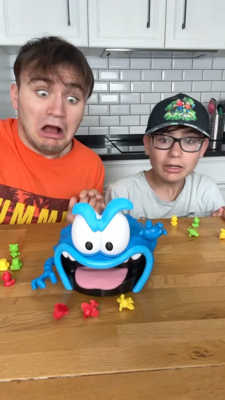 Celui qui réveille le monstre fait la vaisselle !