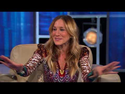 Video: Sarah Jessica Parker Atneša Batus į Carrie Namus