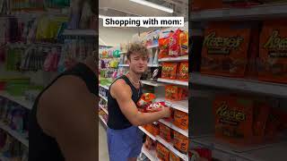 MOM VS DAD SHOPPING 😂 - #shorts screenshot 5