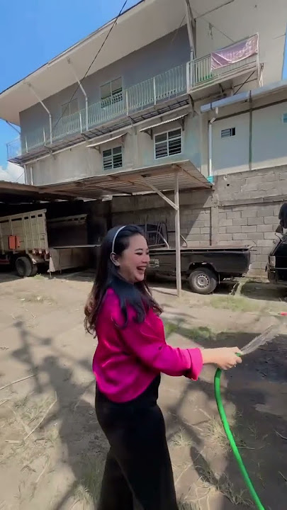 Ayang gemoy nyuci truck canter #viral #comedy #prank #vlog #drivermuda