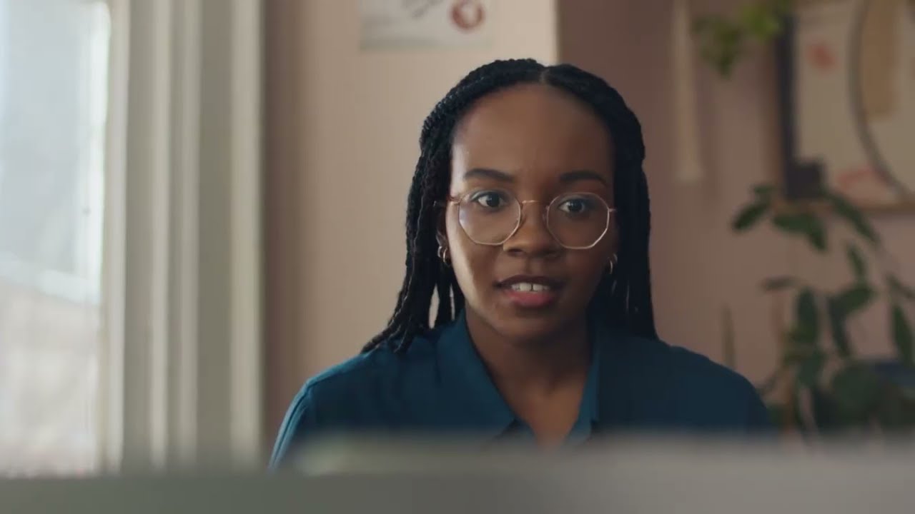 Voix Off Pub Télé Indeed | Dynamique et Moderne | Estelle Hubert