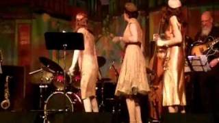 Sister Swing sings It Don't Mean A Thing (If It Ain't Got That Swing)
