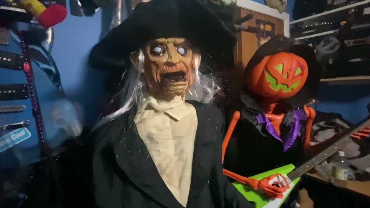 New for 2025 Halloween costumes tekky design animated ghastly gravedigger. 