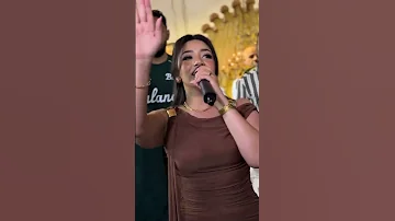 دخلت الفرح لقيت العروسه لسه بتغير فستانها أسكت طبعا لا 
