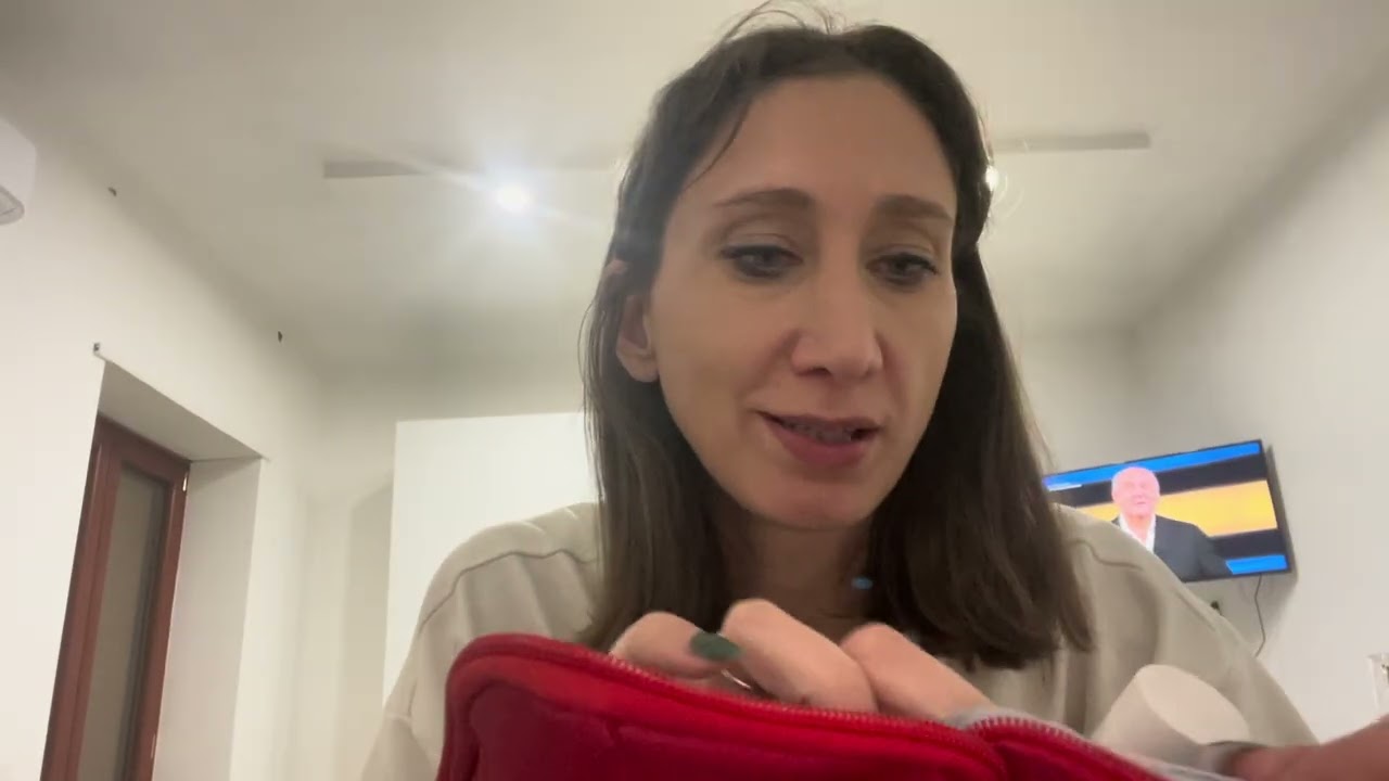 what's in my bag||cosa c'e nella mia borsa