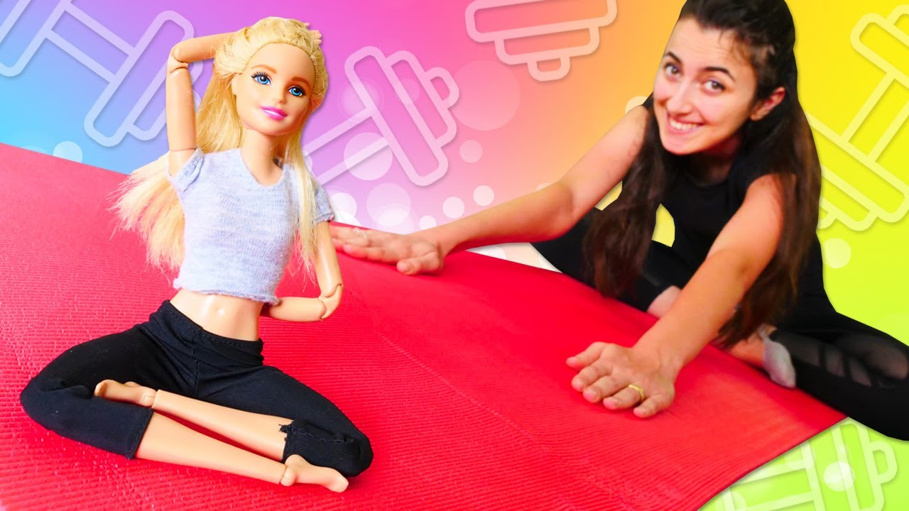 ⁣Barbie kız oyunları. Sevcan Barbie'ye karantina günlerinde spor yaptırıyor