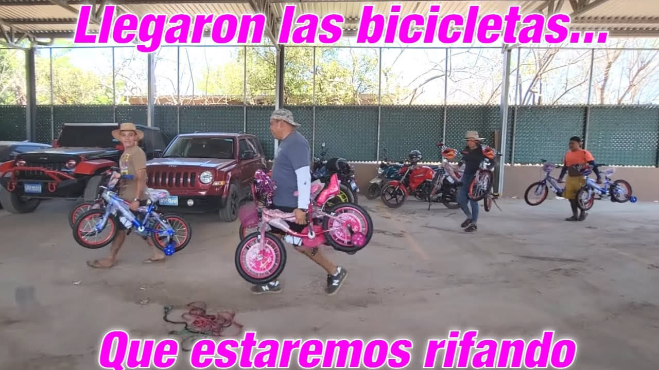 Deisy en problemas con los Albañiles del 4K. Llegaron las bicicletas que se rifaran en el evento.