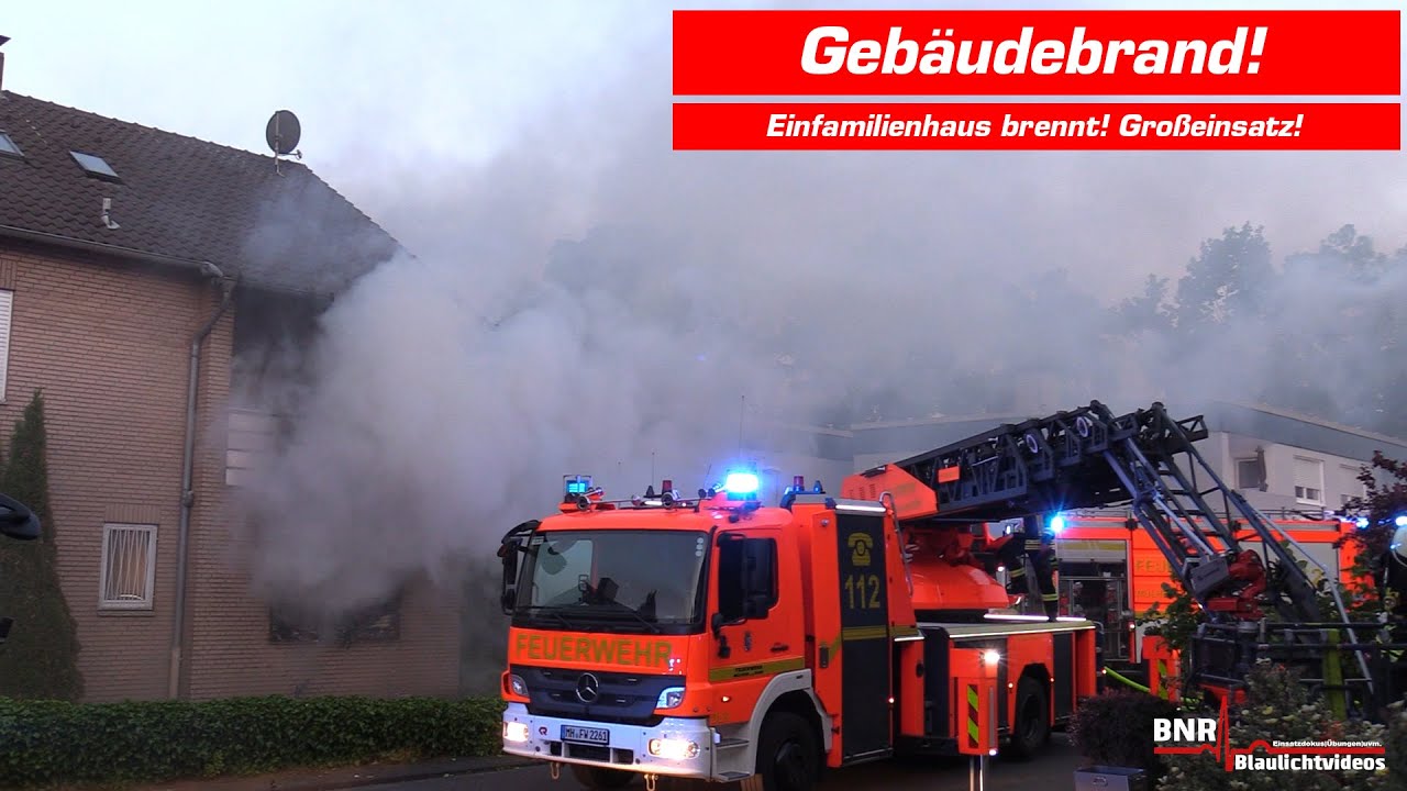 [EINFAMILIENHAUS BRENNT!] Bewohnerin bei Gebäudebrand in Mülheim/Ruhr verletzt!