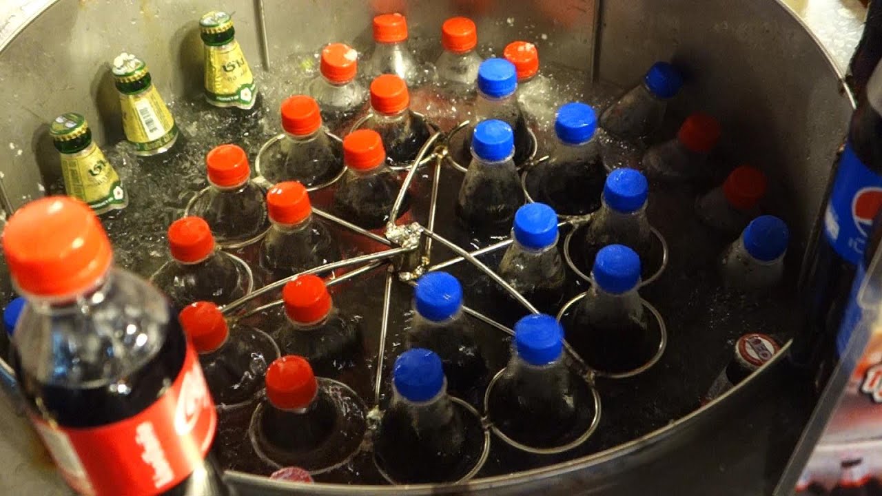 タイの屋台で作られるフローズンコーラ２選 ビンのコーラ ペットボトルのコーラ Self Freezing Cola In Thailand Glass Bottle Pet Bottle Youtube