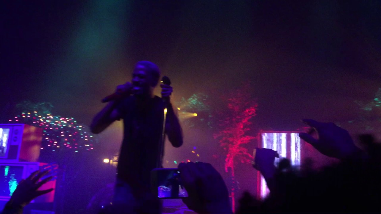Kid cudi stops song to apologize to the crowd YouTube