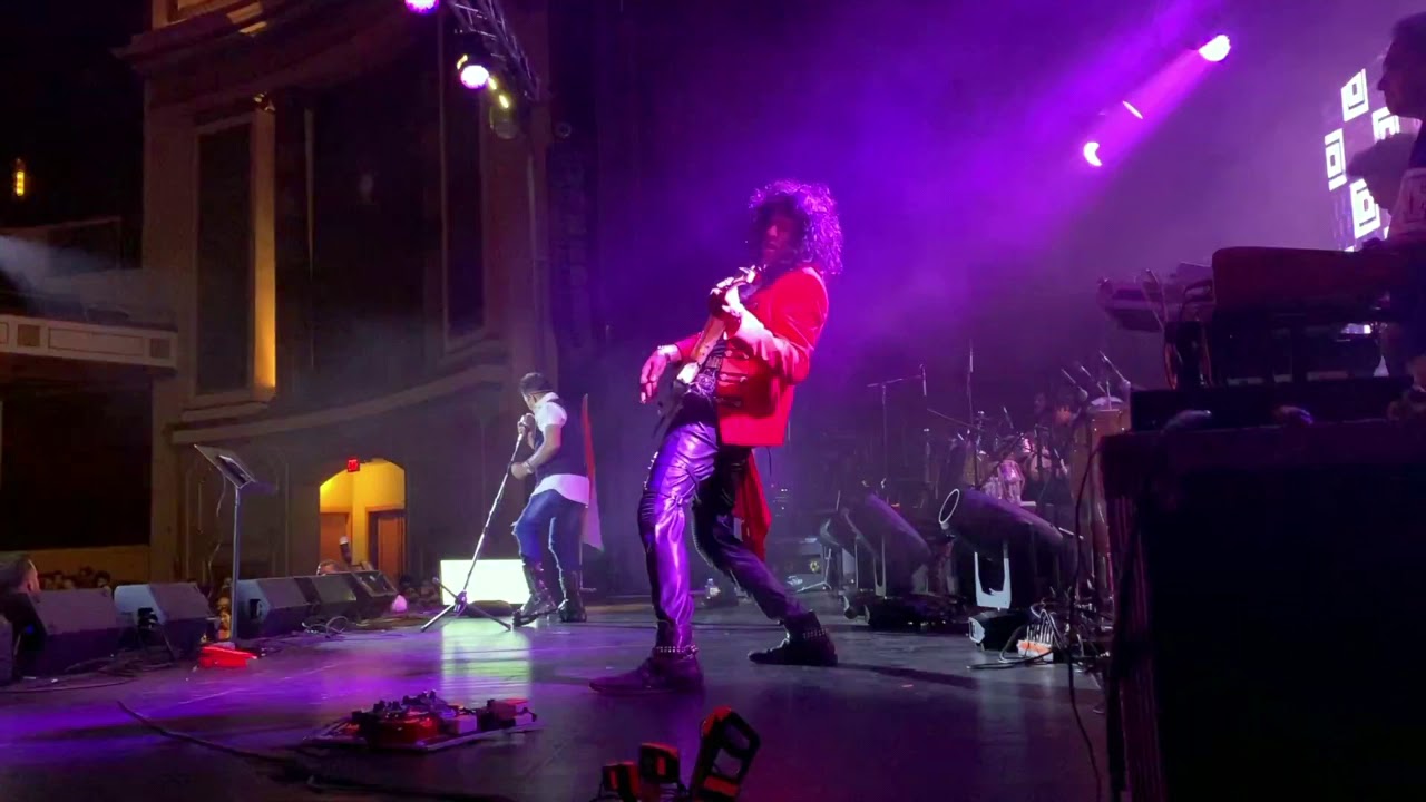 Shannon guitar flip - Live at the Ritz Theatre, Elizabeth - New Jersey