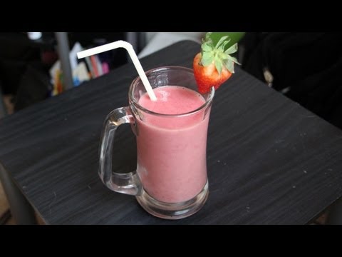 strawberry-banana-smoothie-recipe---vegan,-vegetarian,-healthy-breakfast-drink