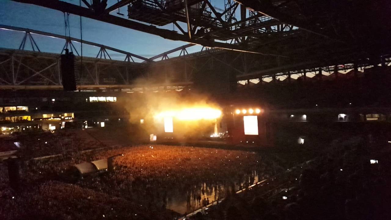 Rammstein - Links 2 3 4 Intro Live 2016 Moscow 19.06.16 - YouTube
