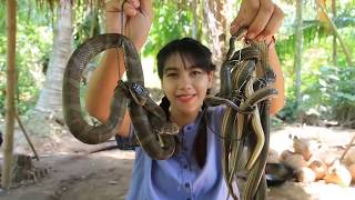 Primitive Technology Survival Skill Cooking Snake Soup Recipe - Village Food Tv