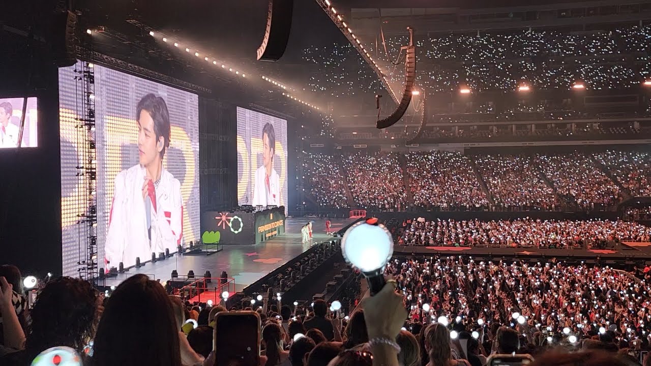 220409 - Intro + DNA - BTS PTD on Stage - Las Vegas Day 2 - Fancam