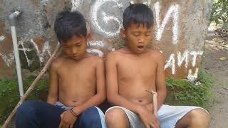 Anak kampung pinggiran meniru adegan setelah nonton tv