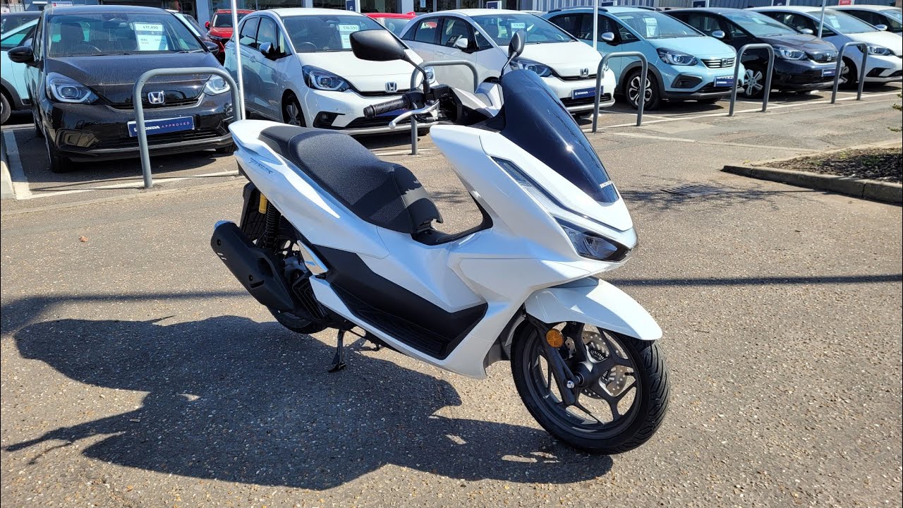 HONDA PCX125 2025 - PEARL SNOWFLAKE WHITE - YouTube