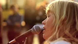 Alice Phoebe Lou - Your love gets sweeter - Finley Quaye (Cover) Resimi