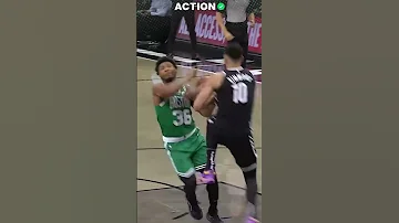 Marcus Smart throws NO-LOOK pass to Robert Williams for the easy slam