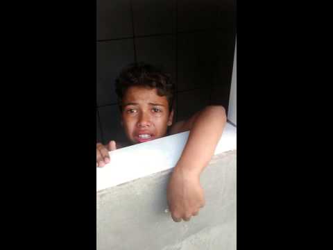Vídeo: Menino Vai Ao Banheiro E O Vídeo Viraliza