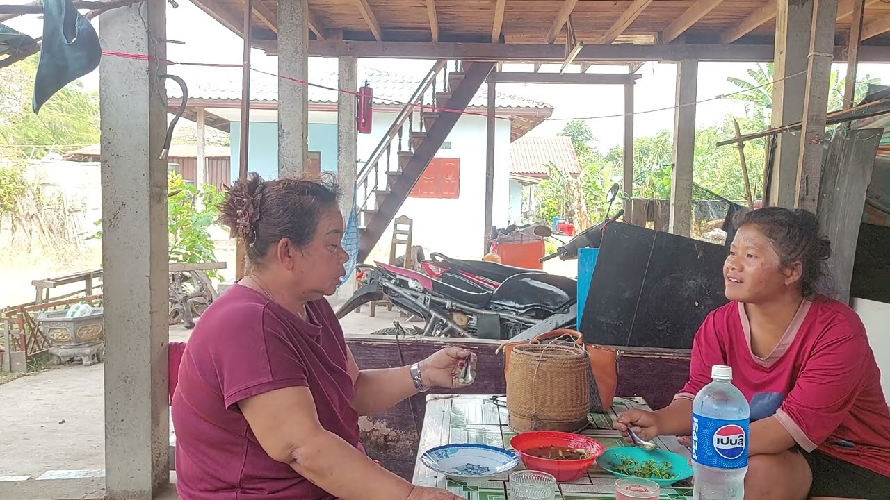 แกงหน่อไม้สดๆจากก็ชดร้อนๆแชบฝีมือนางหล้า