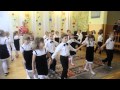 2013-05-28 przedszkolaki tańczą poloneza