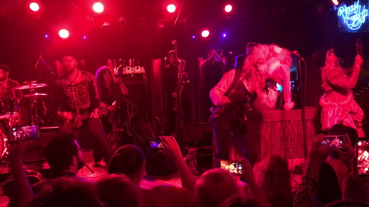 Squirrel Nut Zippers 