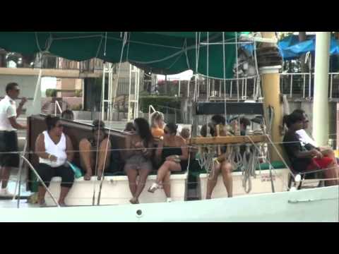 bayside-market-dancers--biscayne-port-of-miami-florida